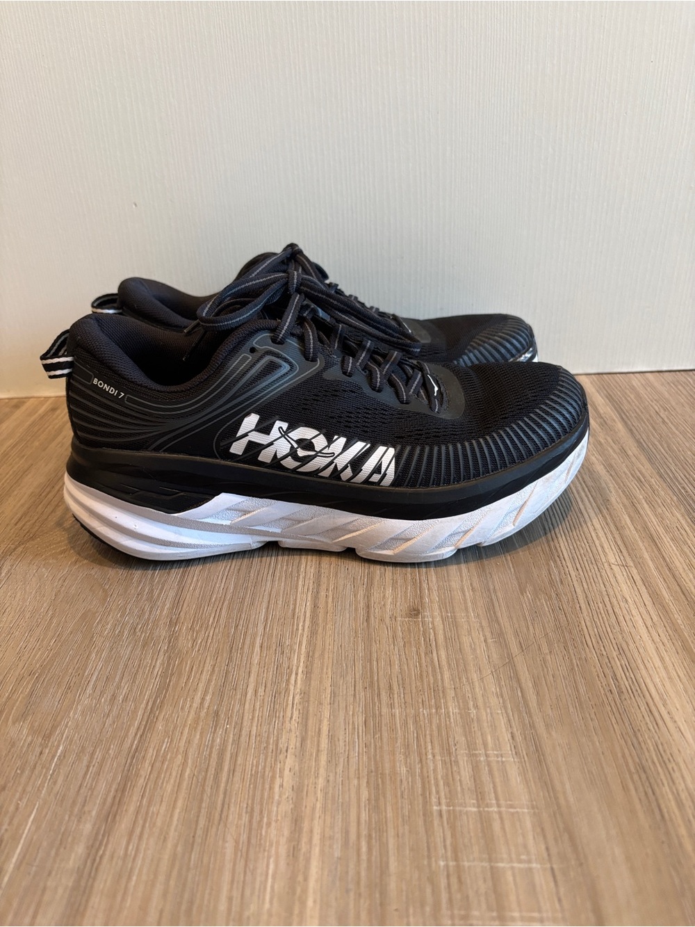 Hoka Bondi 7 Womens Size 7 Black White Running Gym Walking Athletic Comfort